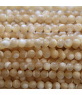 Mother-of-pearl 4 mm round beige bead A