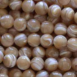 Nacre 8 mm environ perle ronde beige A Indonésie