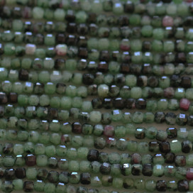 Rubyzoisite 2.5x2.5x2.5mm carré facetté A Tanzanie