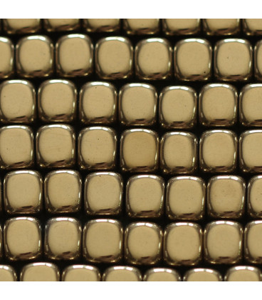 Hématite 6/6.1 mm environ carré arrondi doré trou de 1.1 mm environ Chine - BeauMonde Bijoux