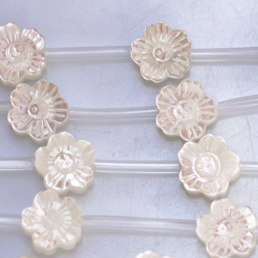 Nacre blanche 8 mm environ fleur épaisse Indonésie - BeauMonde Bijoux