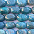 Apatite 13x18 mm environ nugget lisse A Madagascar