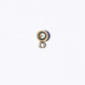 Bélière ronde avec anneau 4.5 mm environ, trou 0.8 mm environ sécurisée avec bloque-câble acier inoxydable doré 304