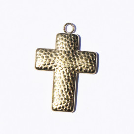 Croix martelée 15.7x23 mm environ, avec anneau, acier inoxydable doré
