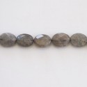 Labradorite 8x10 mm environ ovale plat facetté A Afrique