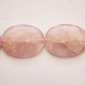 Quartz rose 25X38 mm environ ovale plat A Brésil